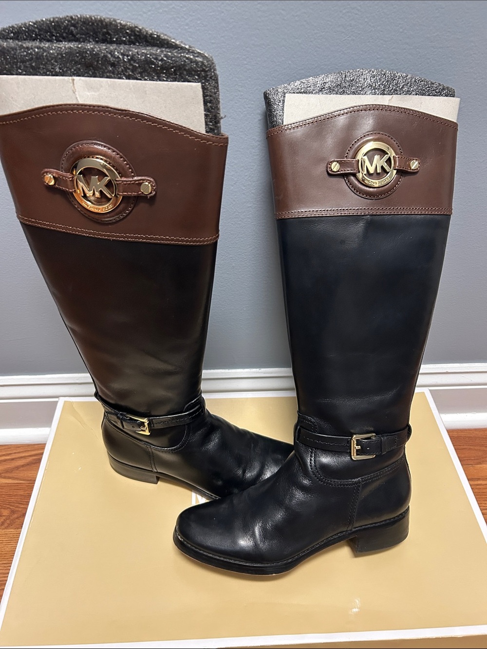 Michael Kors Black & Brown fall Leather Riding Boots with Gold Logo, size 8M